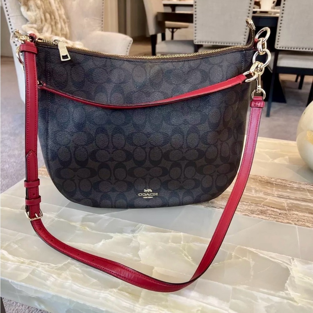 Coach handbag, Perfect for FALL, crossbody/shoulder/arm carry
